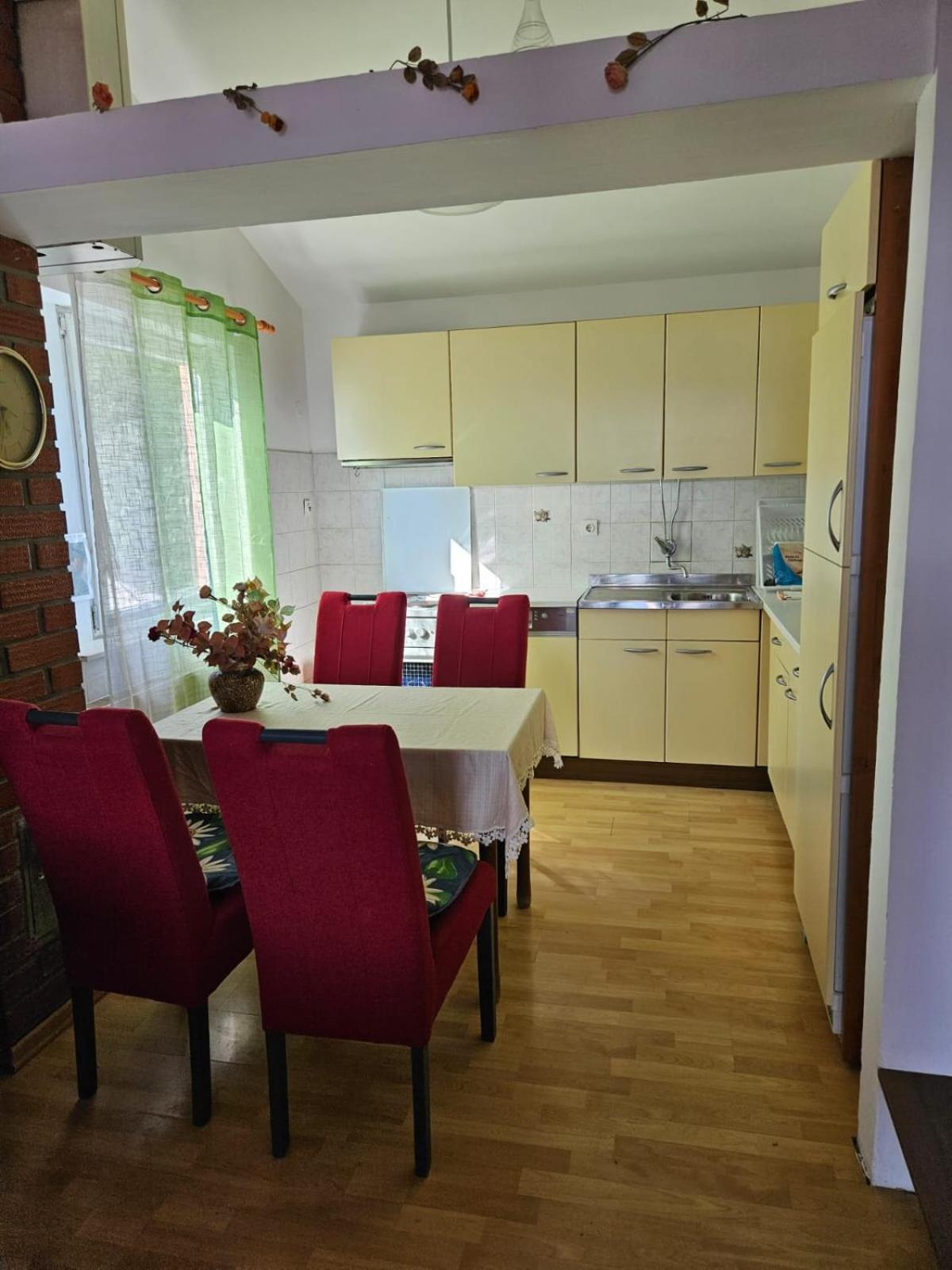 Apartments With Swimming Pool 9X4M Selce Exterior photo